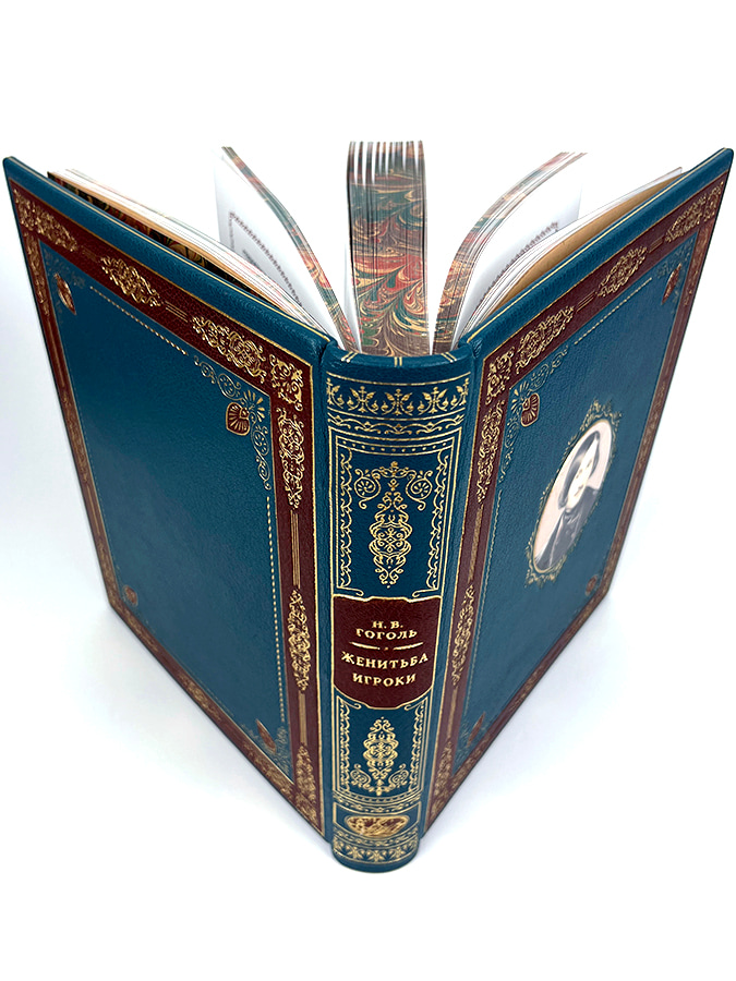 Подарочная книга с кожаной обложкой пример